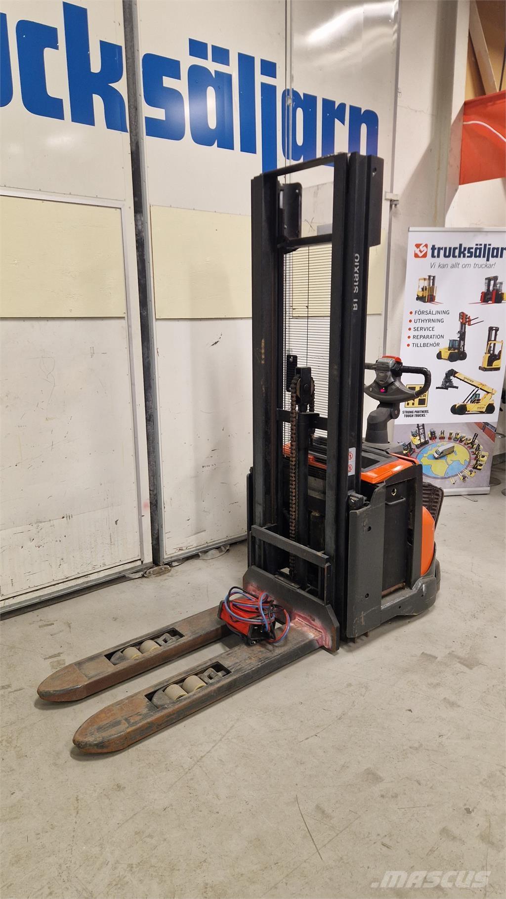 Toyota SWE120L Ajettavat pinoamisvaunut