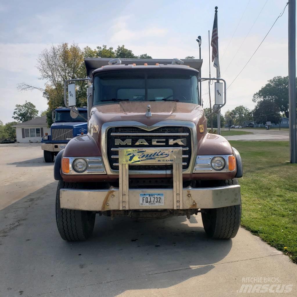 Mack CV 713 Sora- ja kippiautot