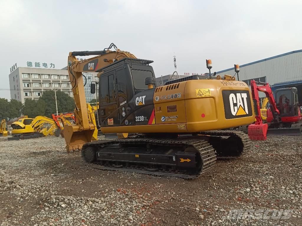CAT 323 D2L Telakaivukoneet