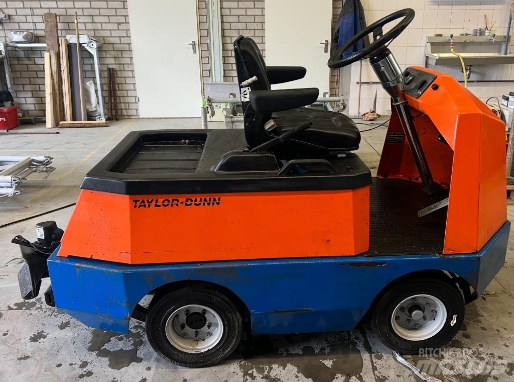 Taylor-Dunn C425 Vetotrukit