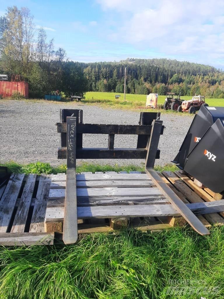  Pallgafflar CAT 906 Trukkihaarukat