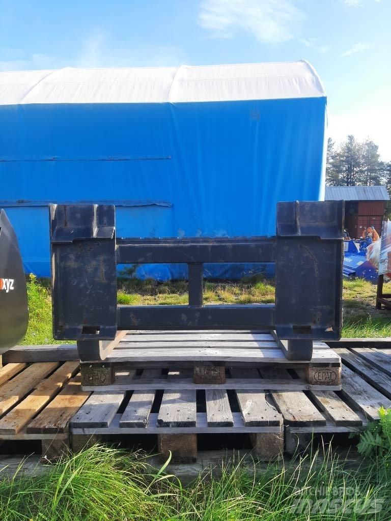  Pallgafflar CAT 906 Trukkihaarukat
