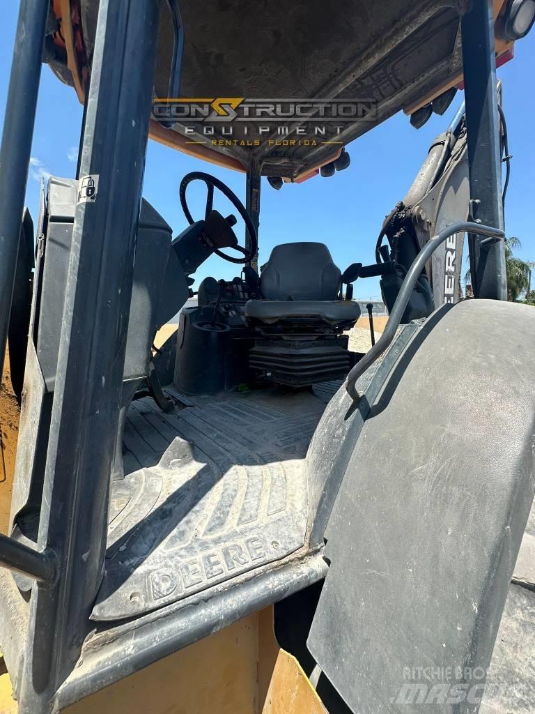 DEERE 410J Kaivurikuormaajat