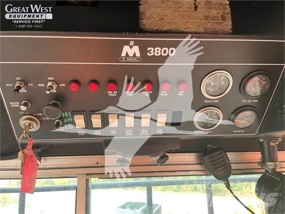 Madill 3800 Nivelpuomikuormaajat