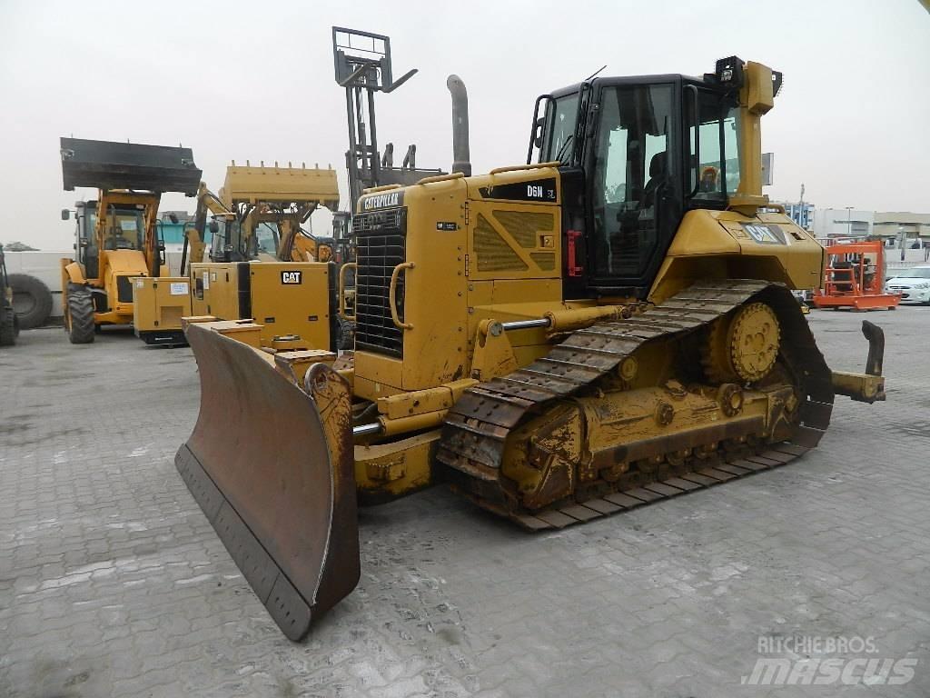 CAT D 6 N XL Telaketjupuskutraktorit