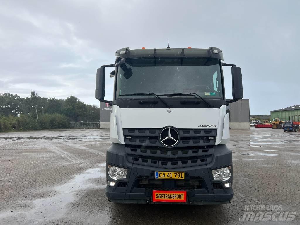 Mercedes-Benz 4153 Nosturiautot