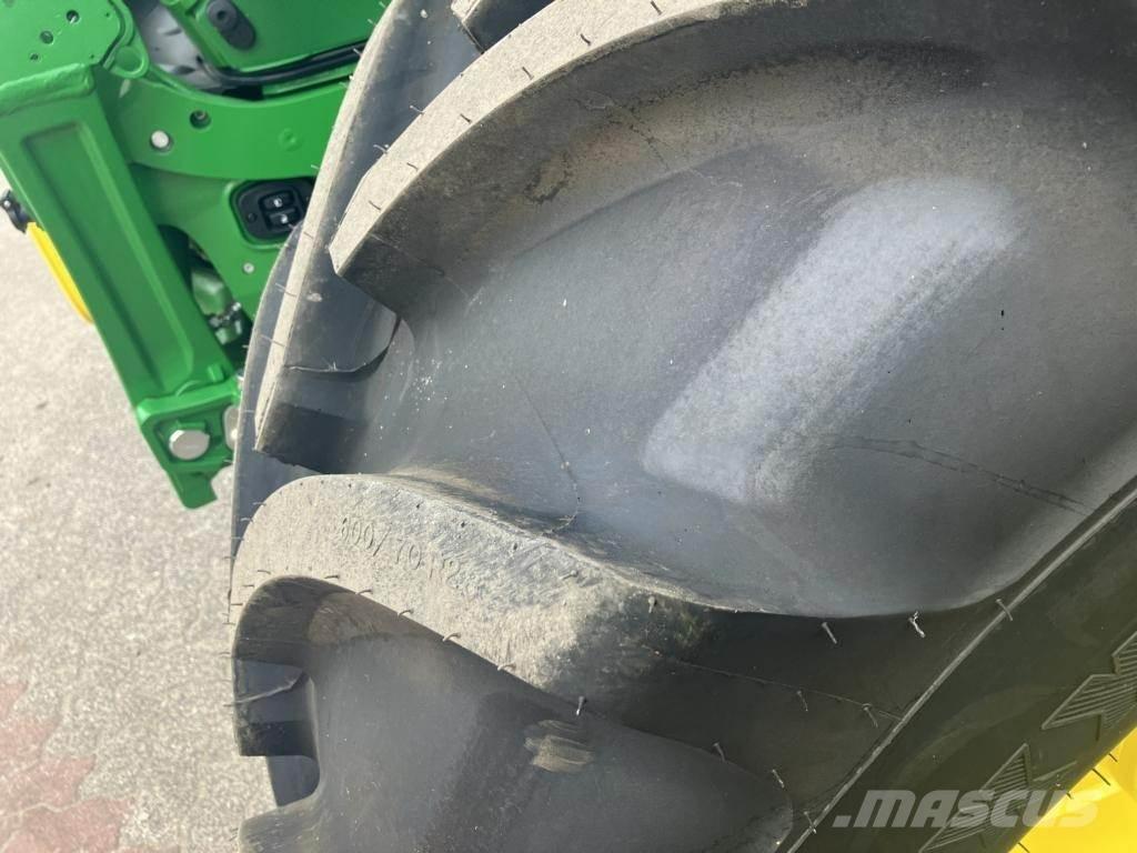 John Deere 6R215 Traktorit