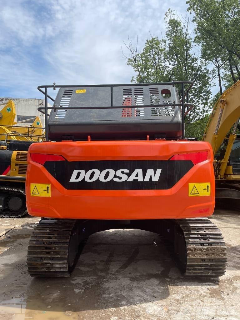 Doosan DX 225 Midi excavators  7t - 12t