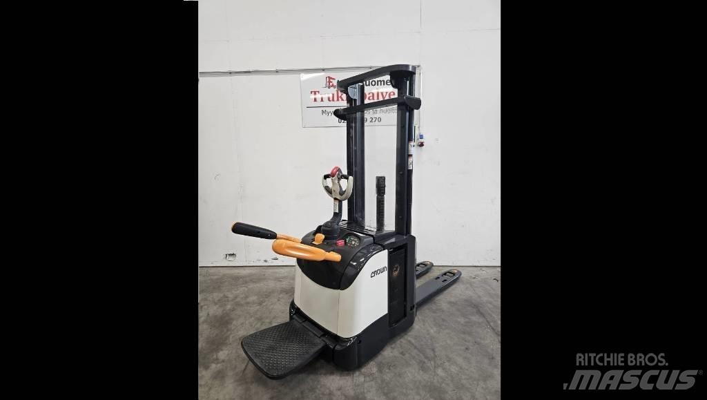 Crown ETi 4000 1.6 Ajettavat pinoamisvaunut