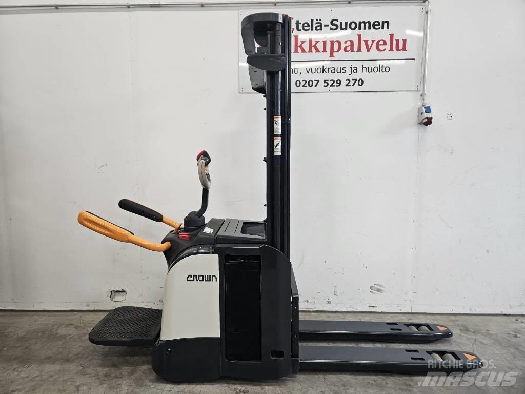Crown ETi 4000 1.6 Ajettavat pinoamisvaunut