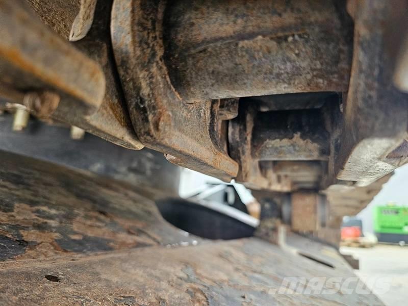 Hitachi ZX 135 US-6 Telakaivukoneet