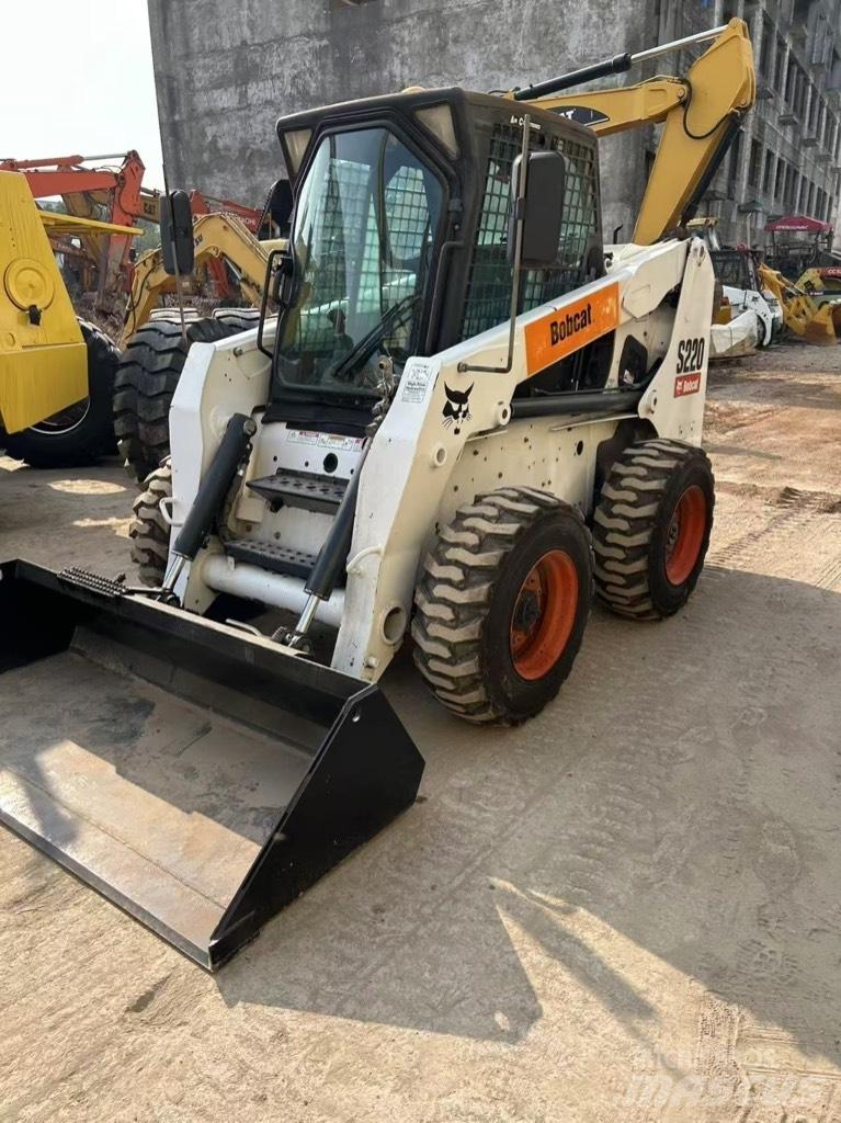 Bobcat S 220 Liukuohjatut kuormaajat