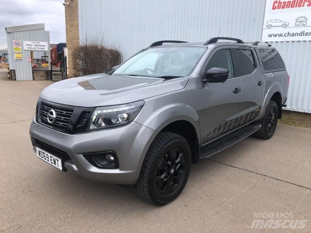 Nissan Navara Lava-autot
