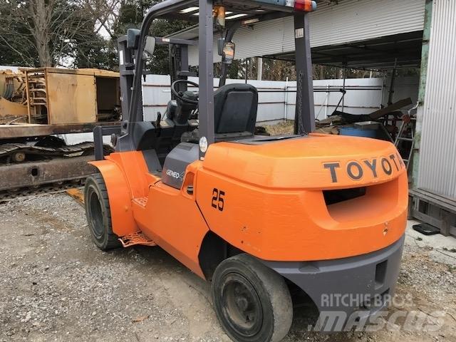 Toyota 7 FD 40 Dieseltrukit