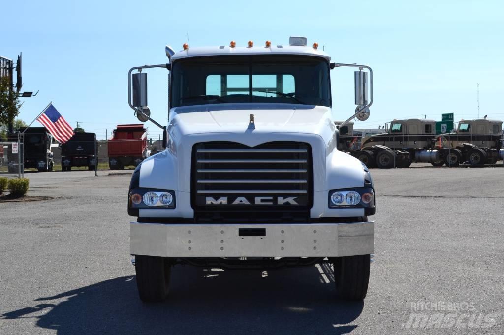 Mack Granite GU 713 Vetopöytäautot