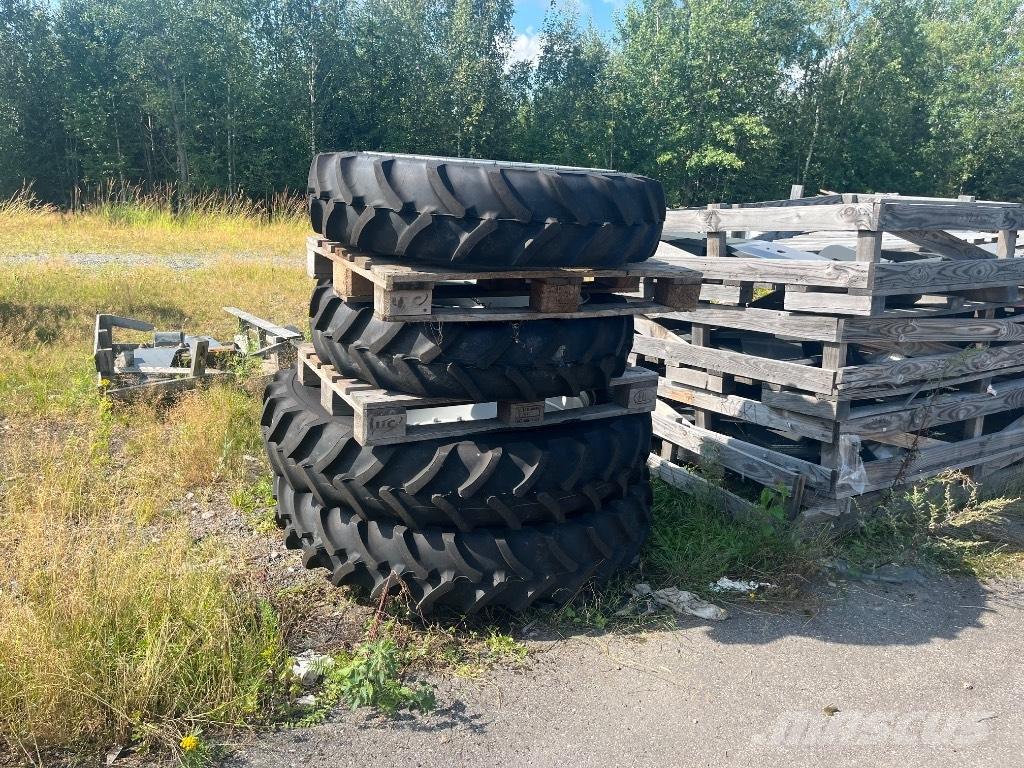 Mitas AC 90 Renkaat ja vanteet