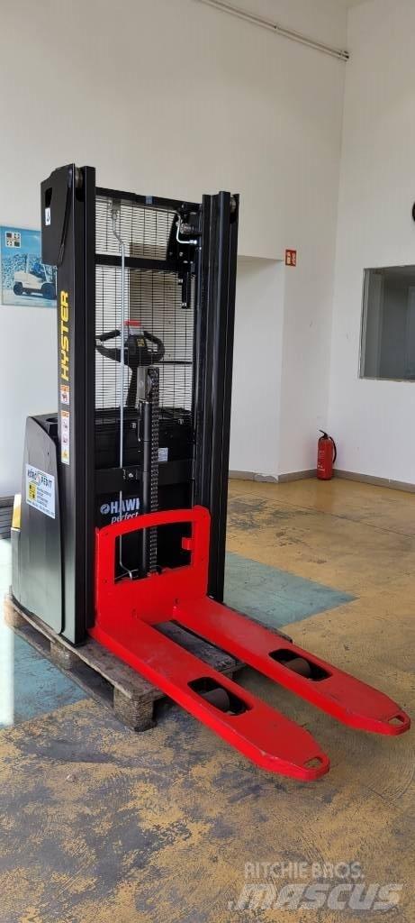 Hyster S 1.0 Käyden ajettavat pinoamistrukit