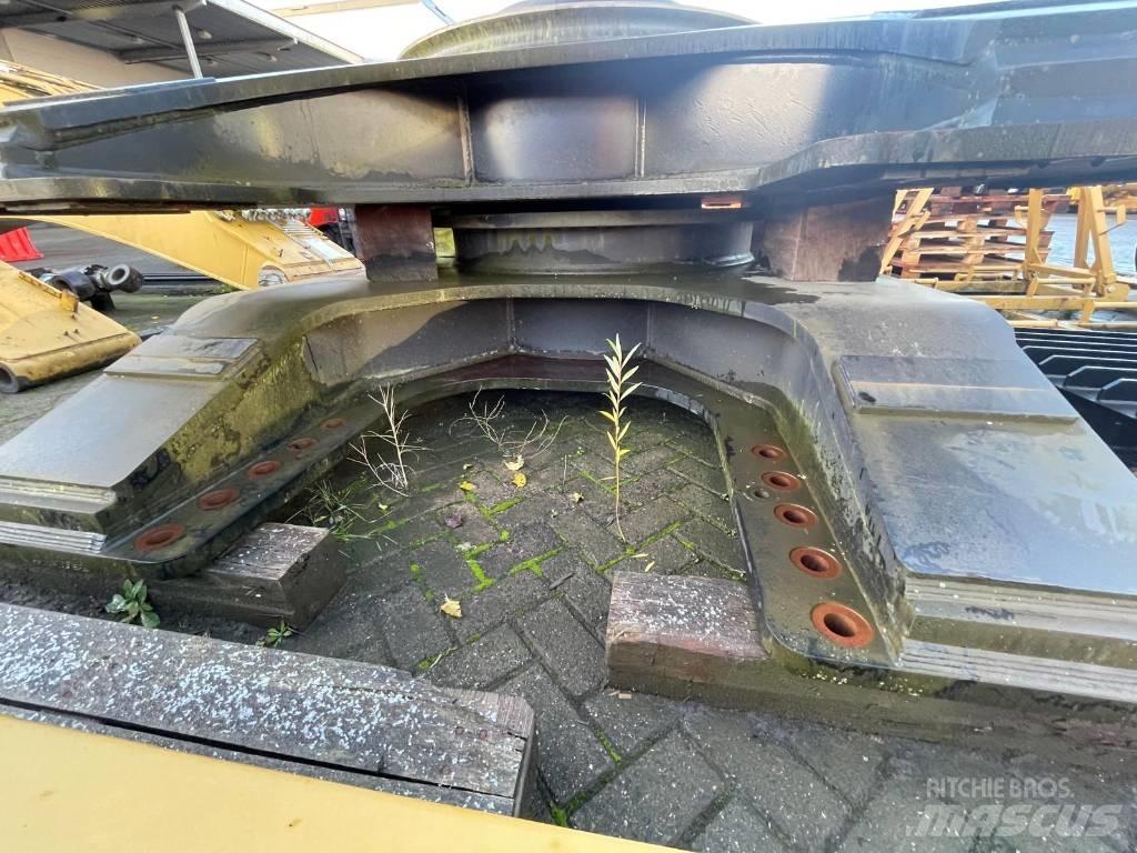 CAT 352 F Alusta ja jousitus