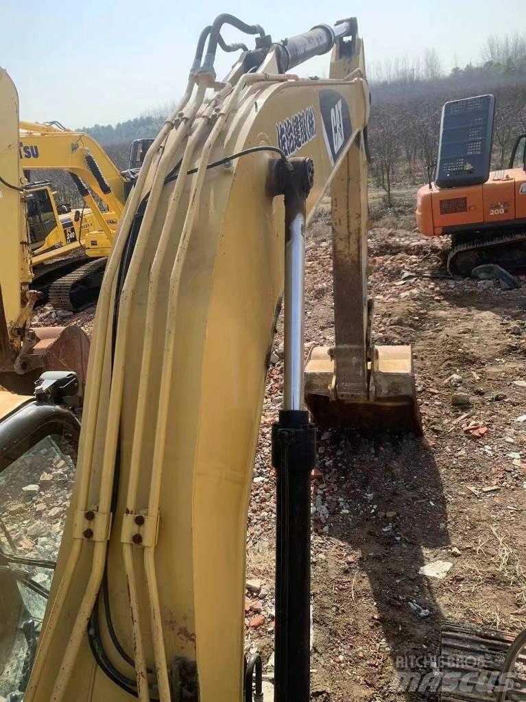 CAT 323D2 Telakaivukoneet