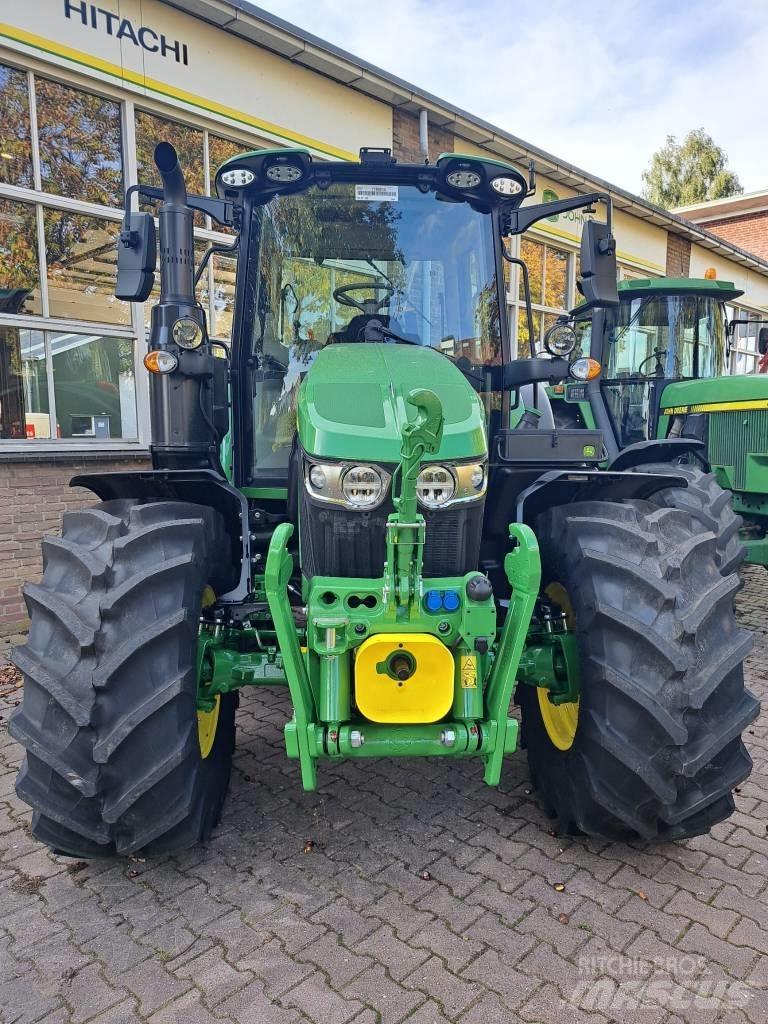 John Deere 6120M Traktorit