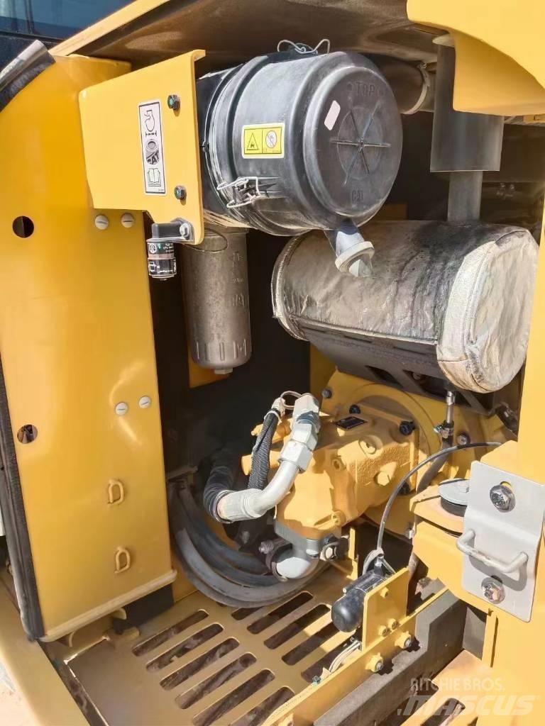 CAT 305.5 E2 Minikaivukoneet < 7t