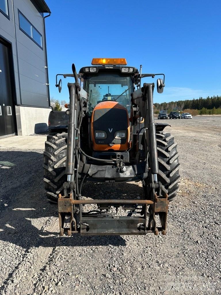 Valtra N101 Traktorit