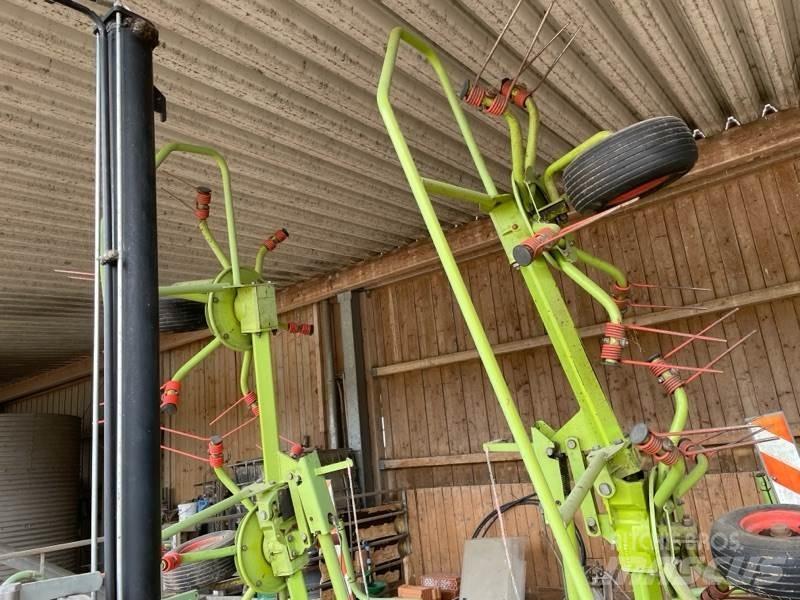 CLAAS Volto 670 Pöyhimet ja haravat