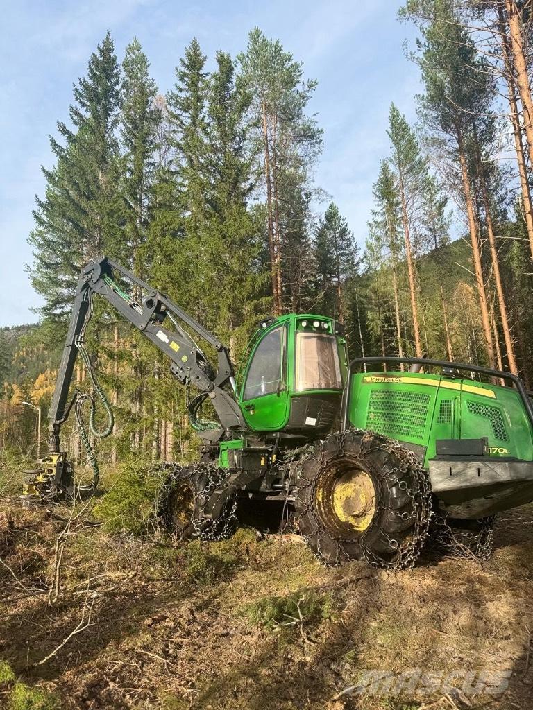 John Deere 1170 E Harvesterit