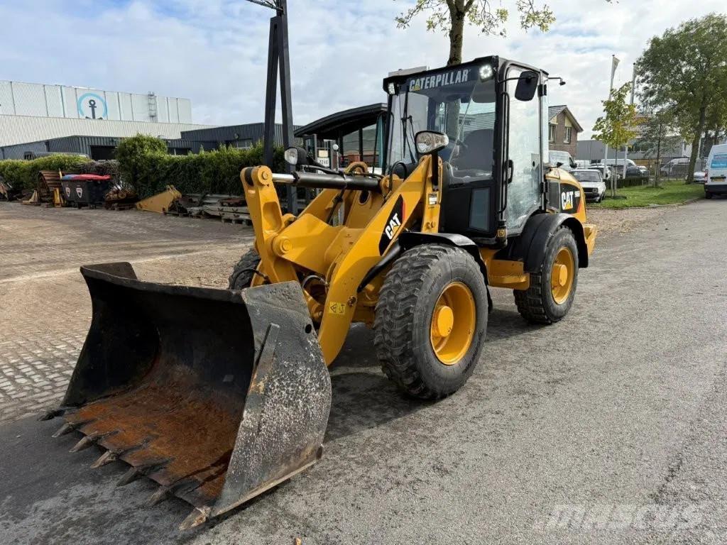 CAT 906H Pyöräkuormaajat