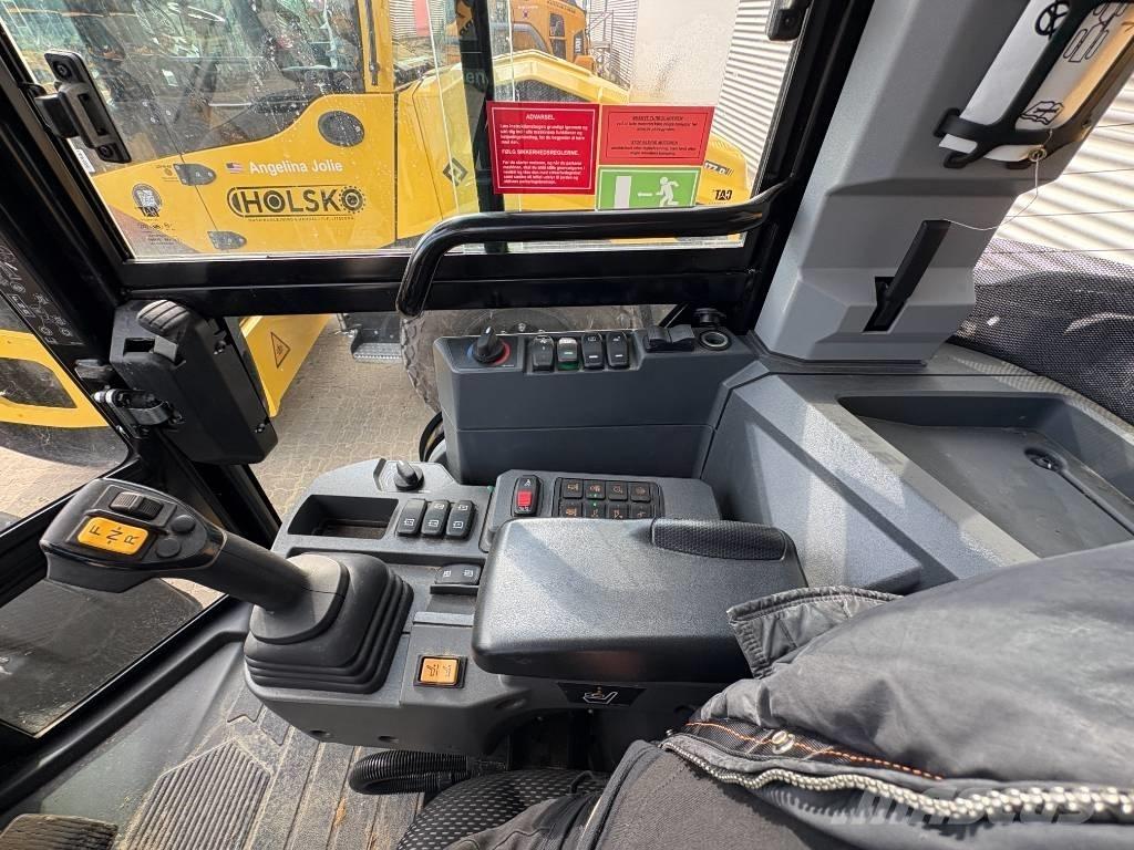 CAT 906 Pyöräkuormaajat