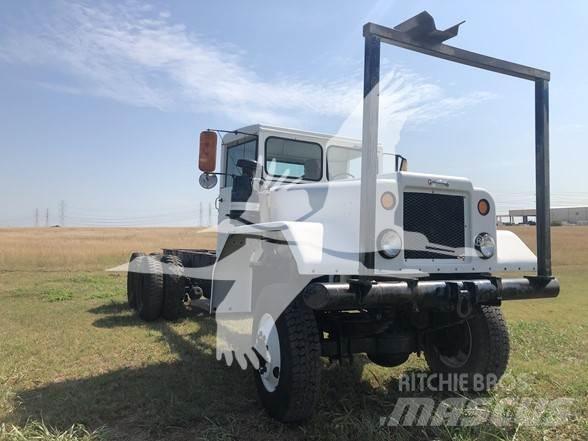 Diamond T M13 Kuorma-autoalustat