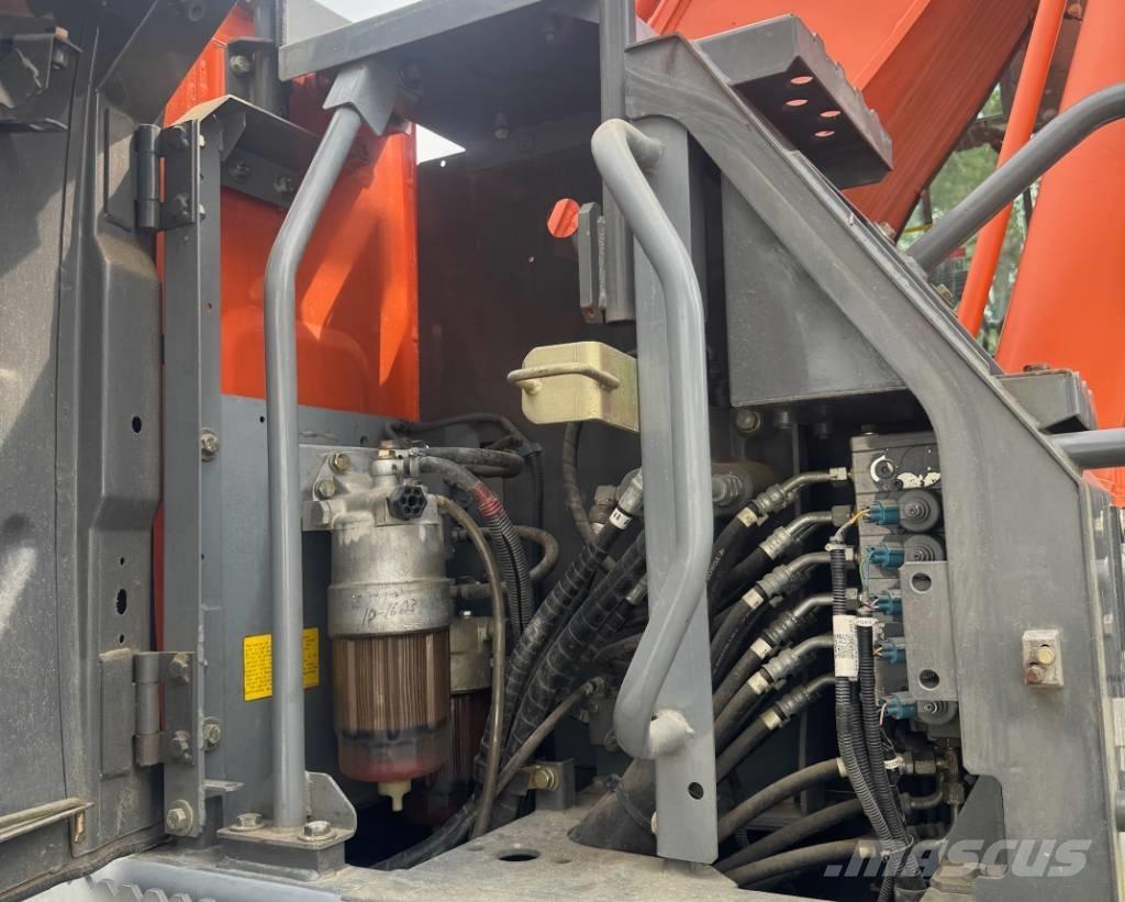 Hitachi ZX 220 W-3 Pyöräkaivukoneet
