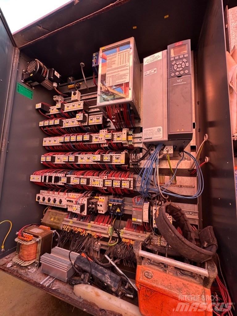 Liebherr 27 TT Itsensä kokoavat nosturit