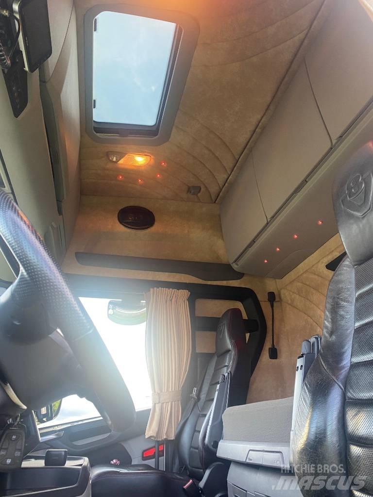 Scania S 730 Vetopöytäautot