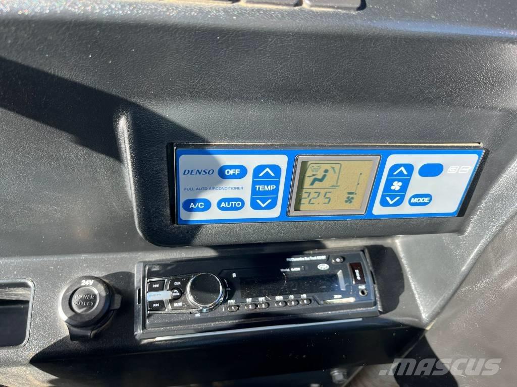 Takeuchi TB 295 W Pyöräkaivukoneet