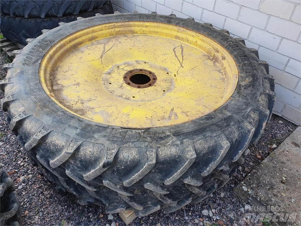 BKT 270/95R48 x2 Renkaat ja vanteet