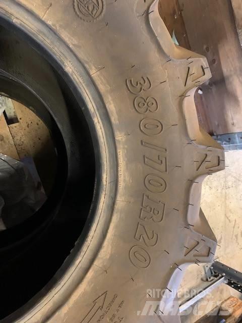 Agrimax RT765 Renkaat ja vanteet