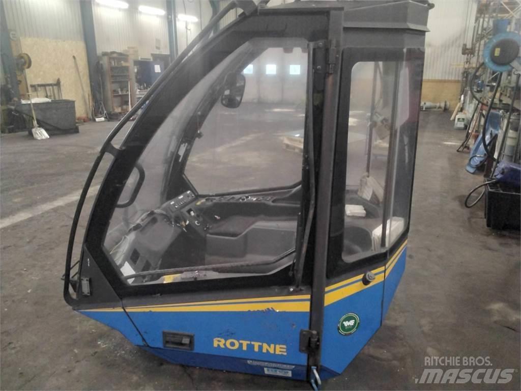 Rottne H20 Ohjaamo ja sisusta
