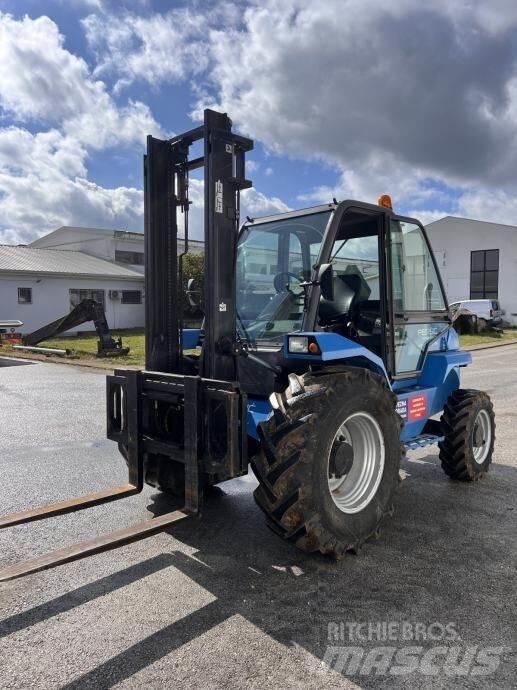Manitou MC30-4W Maastotrukit