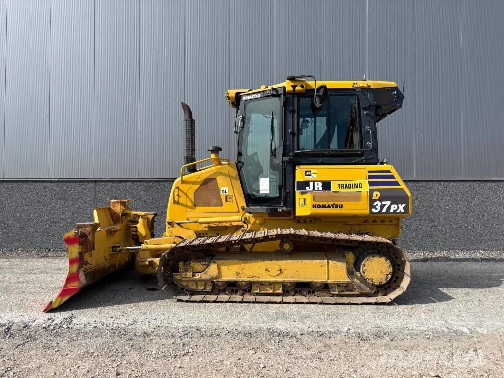 Komatsu D37 PX-23 Telaketjupuskutraktorit