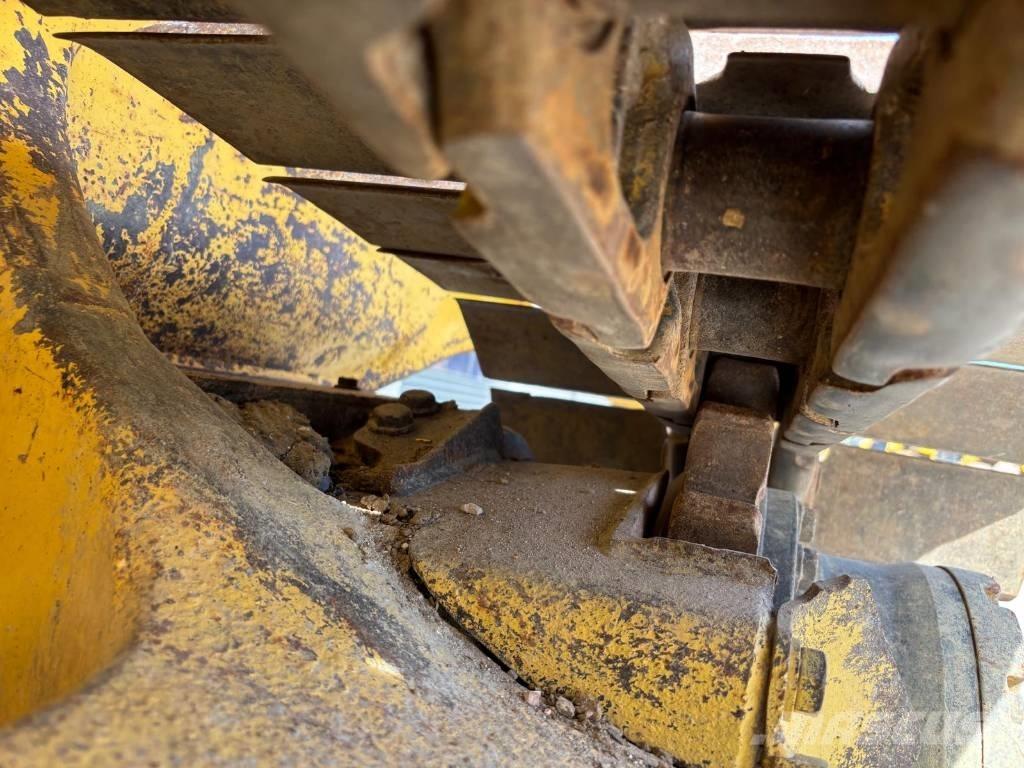 Komatsu D37 PX-23 Telaketjupuskutraktorit