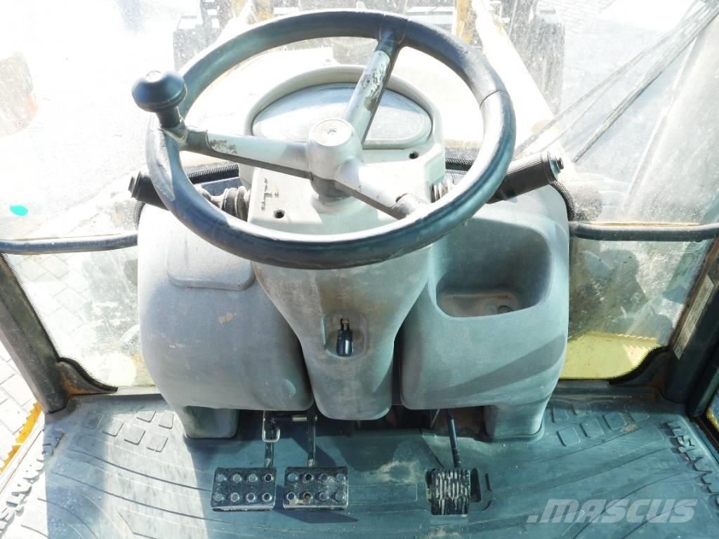 Komatsu WB 97 R-5 Kaivurikuormaajat