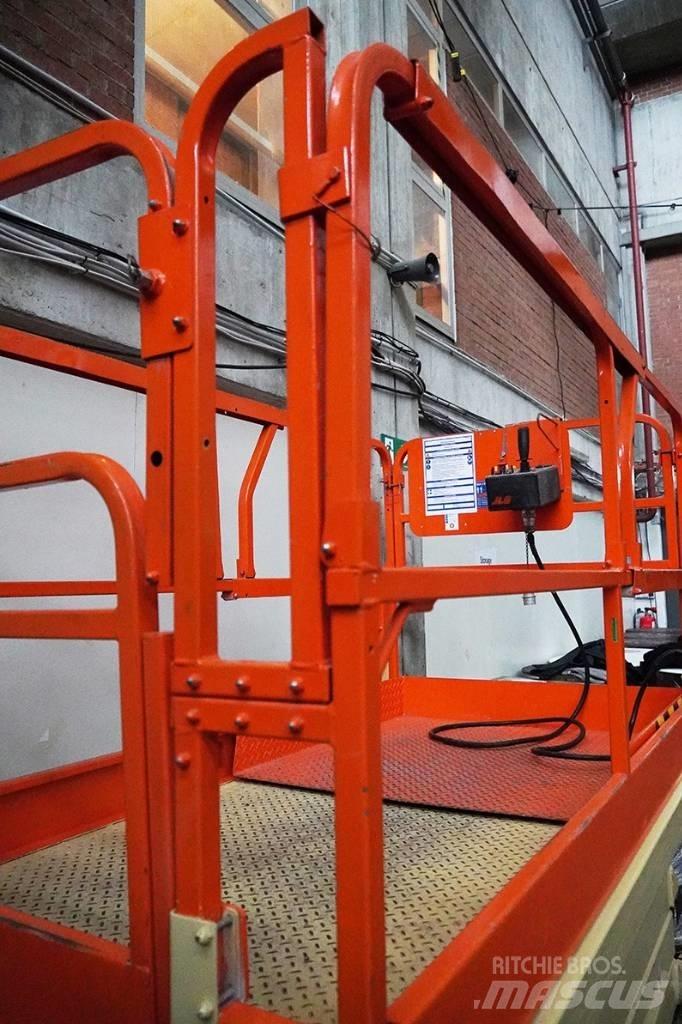 JLG 3246 ES Saksilavat