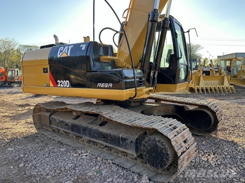 CAT 320DL Telakaivukoneet