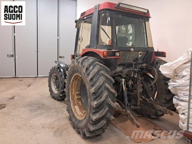 Case IH 885 XL Traktorit