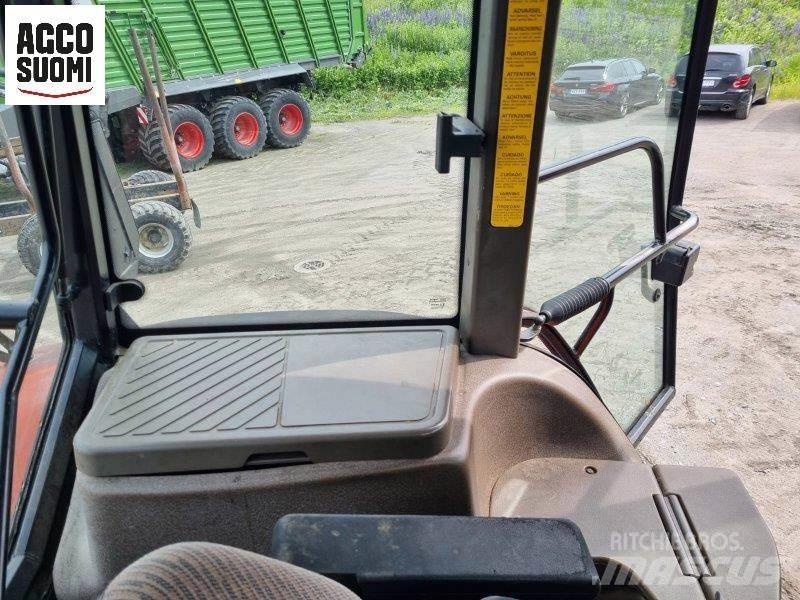 New Holland M100 Traktorit