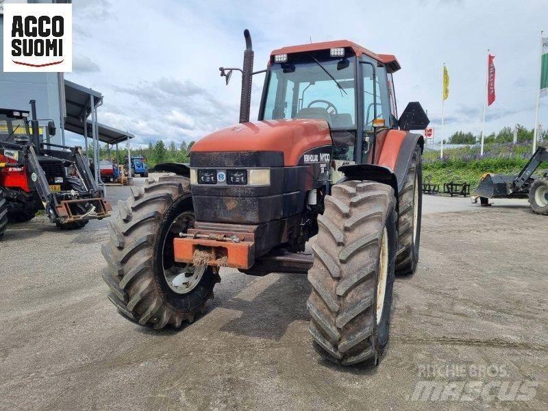 New Holland M100 Traktorit