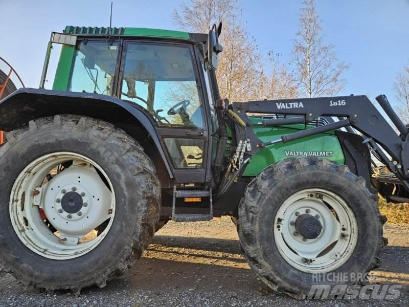 Valtra 6850 HITECH Traktorit