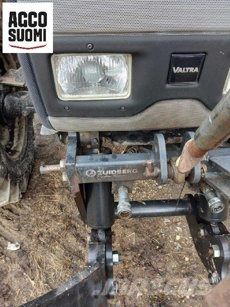 Valtra 8050 HITECH Traktorit