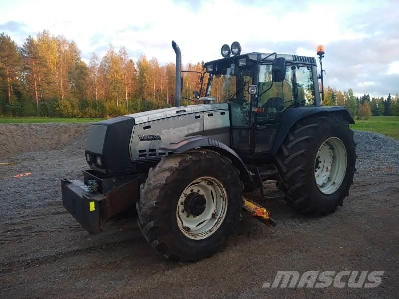 Valtra 8400 Traktorit